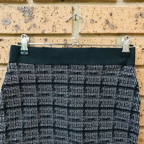 TEMT Size Small Black White Tulip Skirt Casual Work - Picture 2 of 7